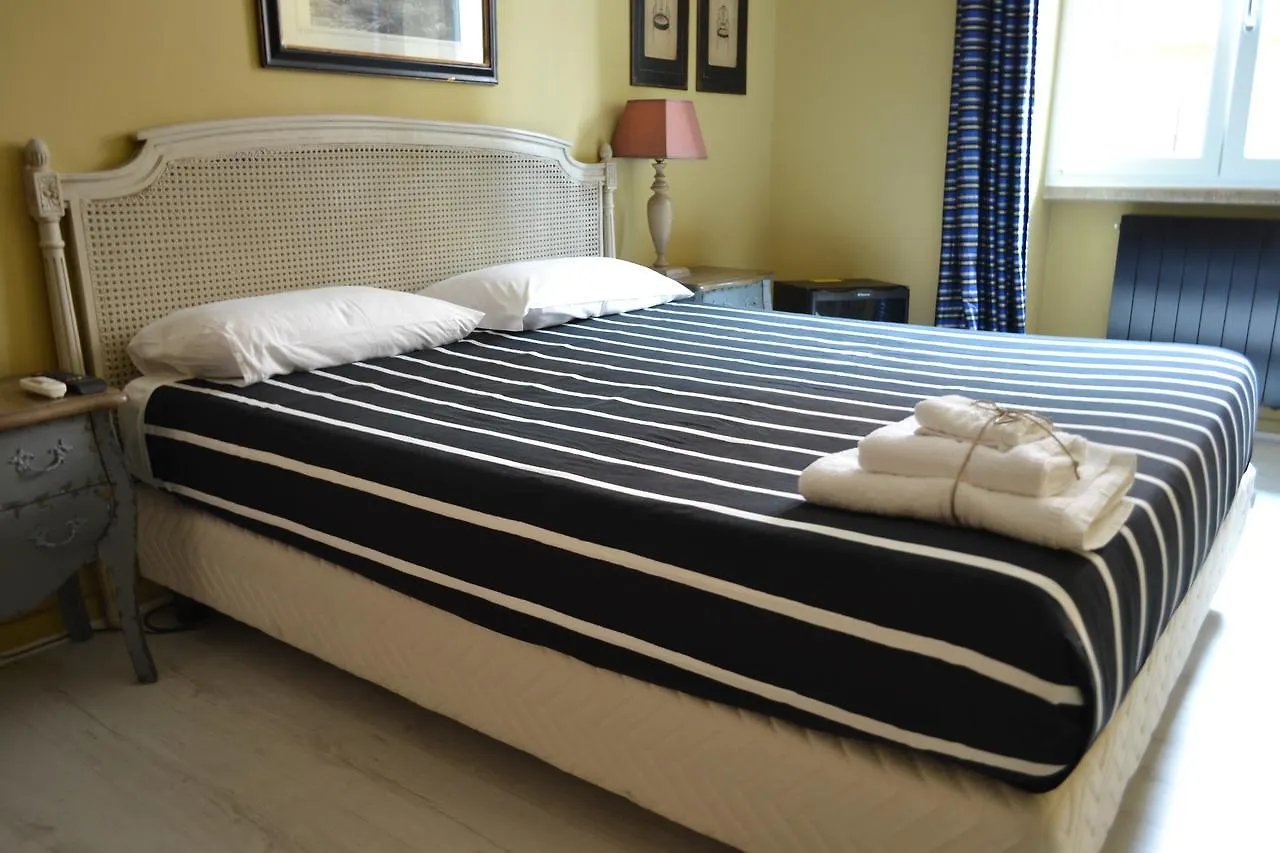 **  Bed and Breakfast Gatto Bianco Casa Dei Venti Bari Italia