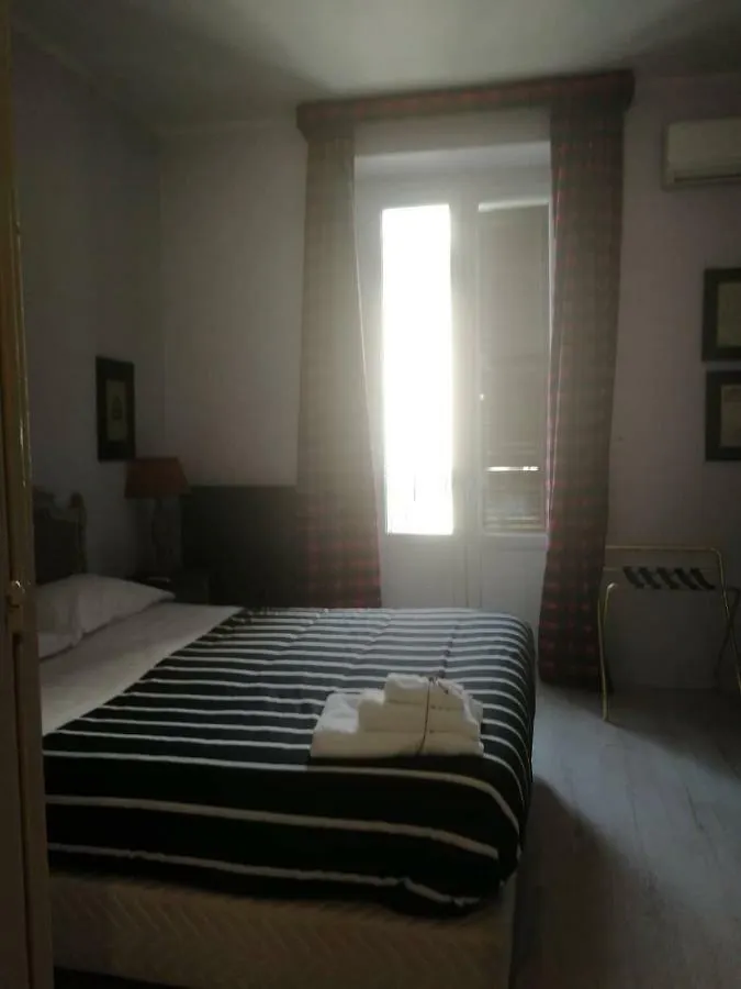 Bed and Breakfast Gatto Bianco Casa Dei Venti Bari Italia